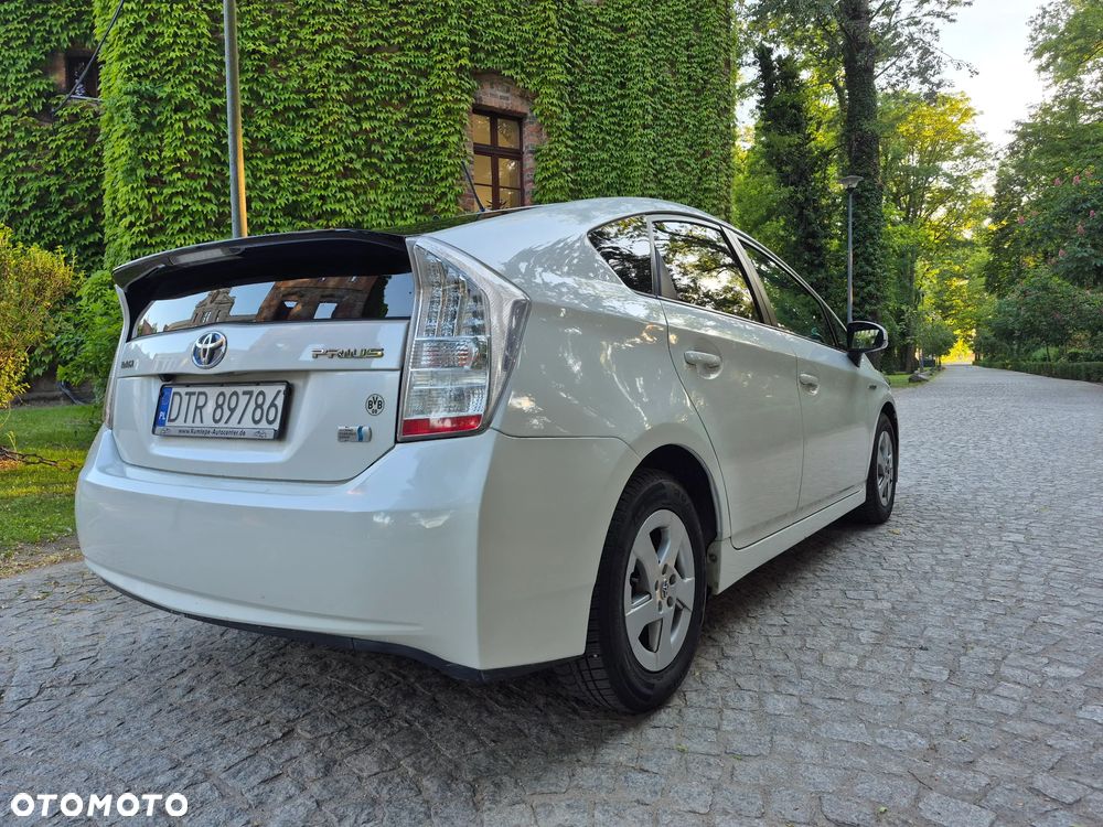 Toyota Prius (Hybrid) Executive - 8
