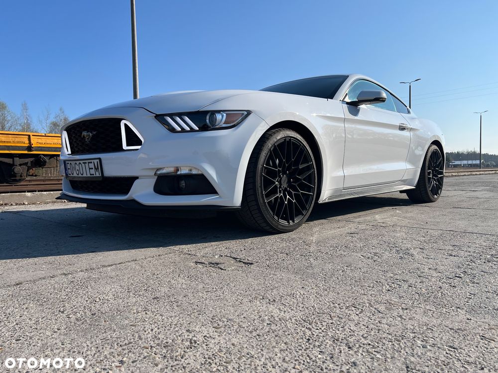 Ford Mustang 2.3 EcoBoost - 11
