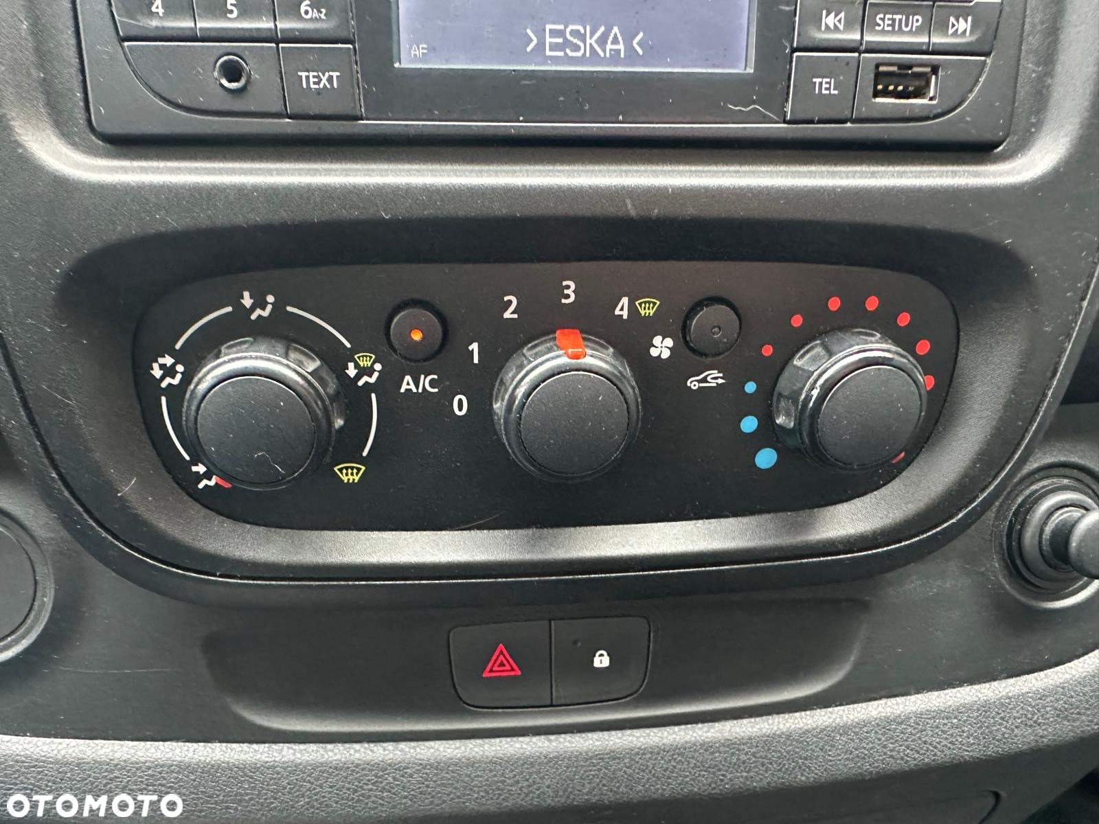 Renault TRAFIC - 24