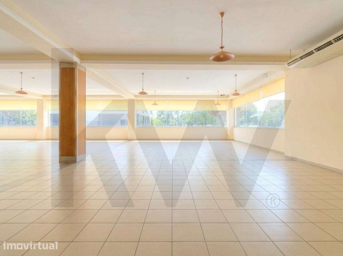 Excelente Oportunidade de Investimento: Edifício para Serviços com 930 - Grande imagem: 4/9