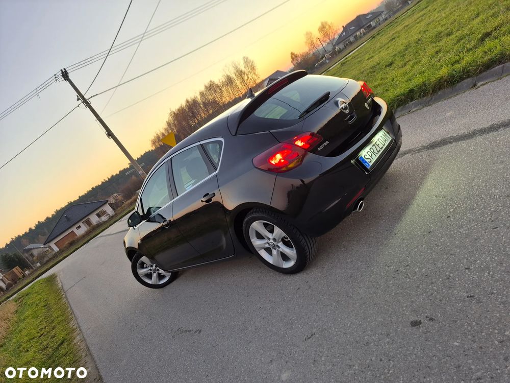 Opel Astra 1.4 Turbo Cosmo - 2