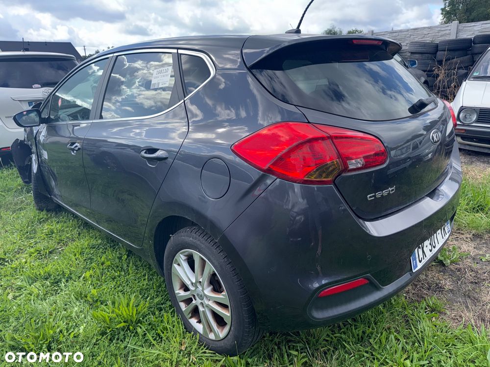 Kia Ceed 1.6 CRDi 128 Fifa World Cup Edition - 6