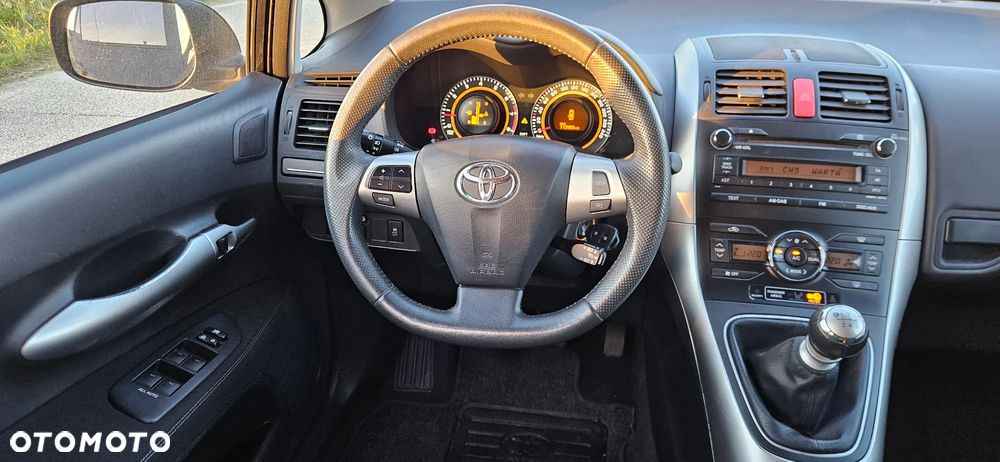 Toyota Auris 1.6 Valvematic Executive - 9
