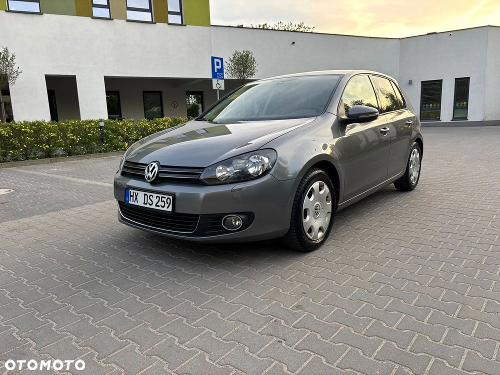 Volkswagen Golf - 1