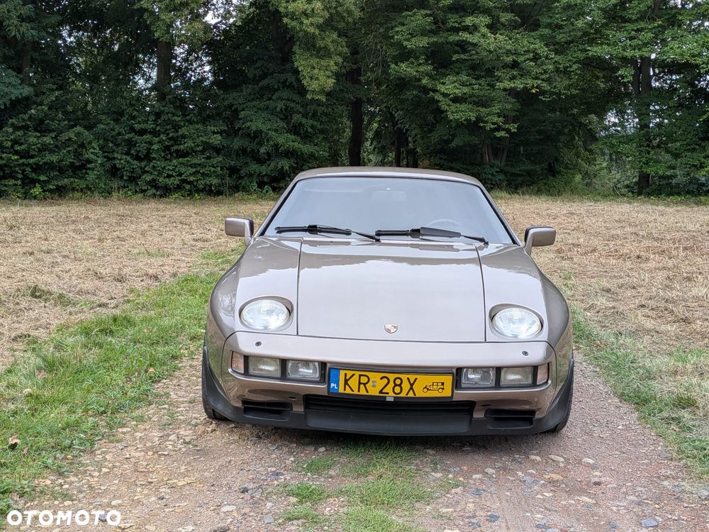 Porsche 928 - 1
