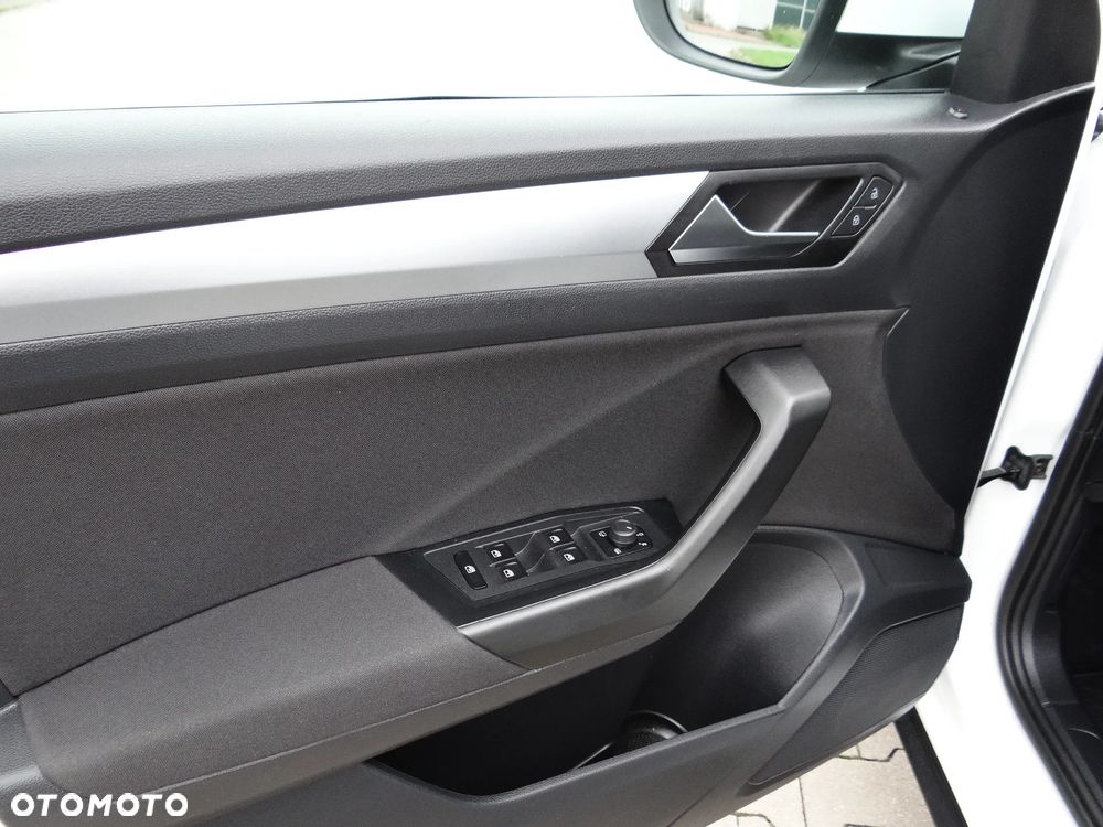Volkswagen T-Roc - 13