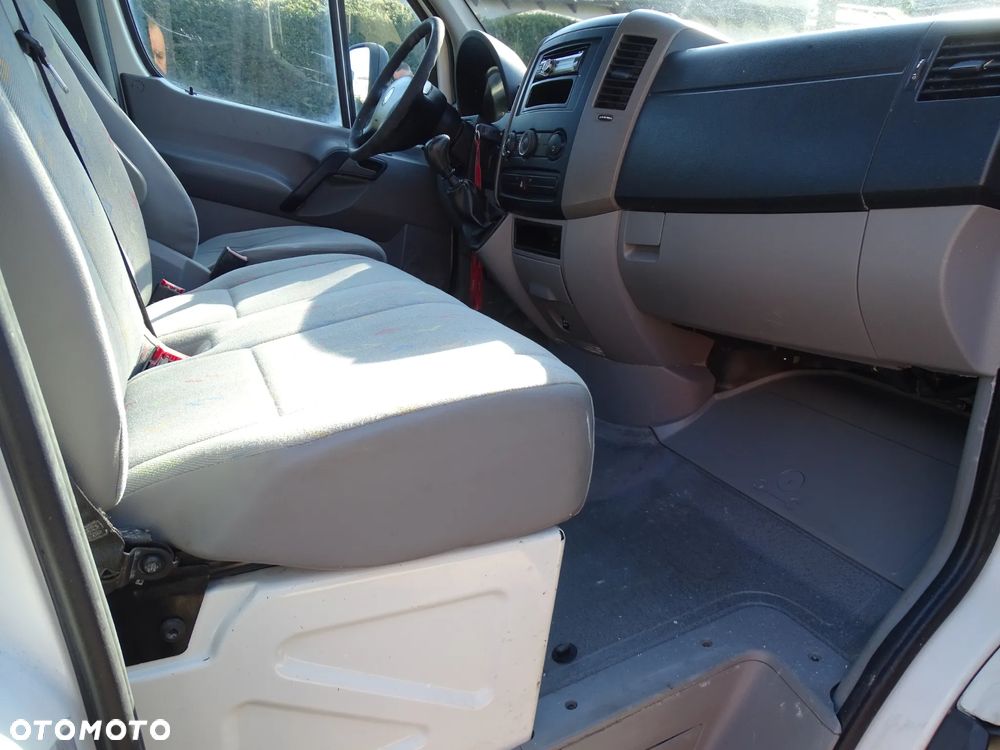 Volkswagen CRAFTER 2,5 TDI -136 KM -klimatyzacja ,skrzyniowy, blizniaki , 73.000 tkm  super stan ! - 6