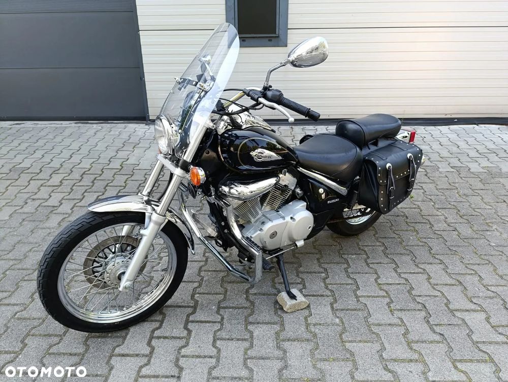 Suzuki Intruder - 10