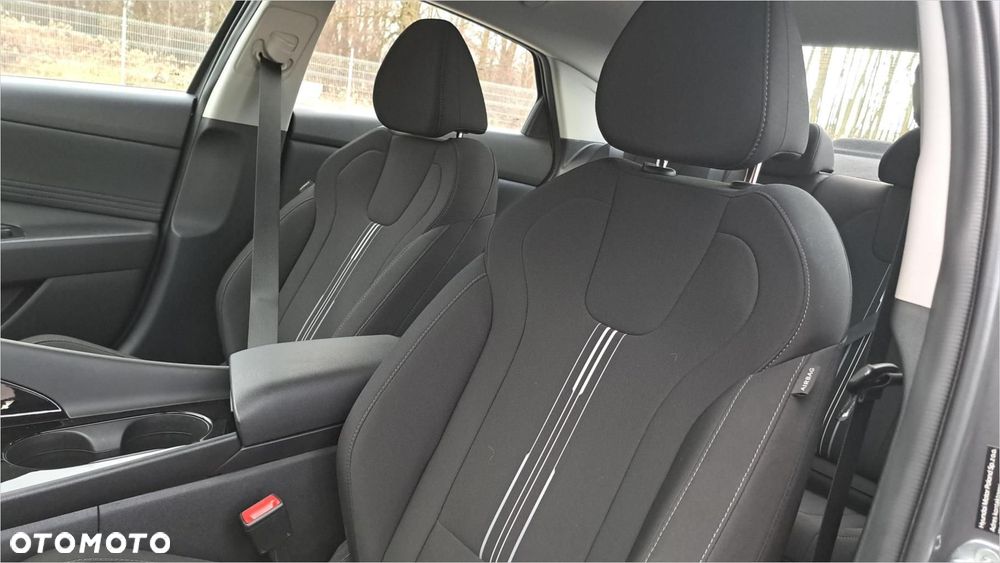Hyundai Elantra - 11