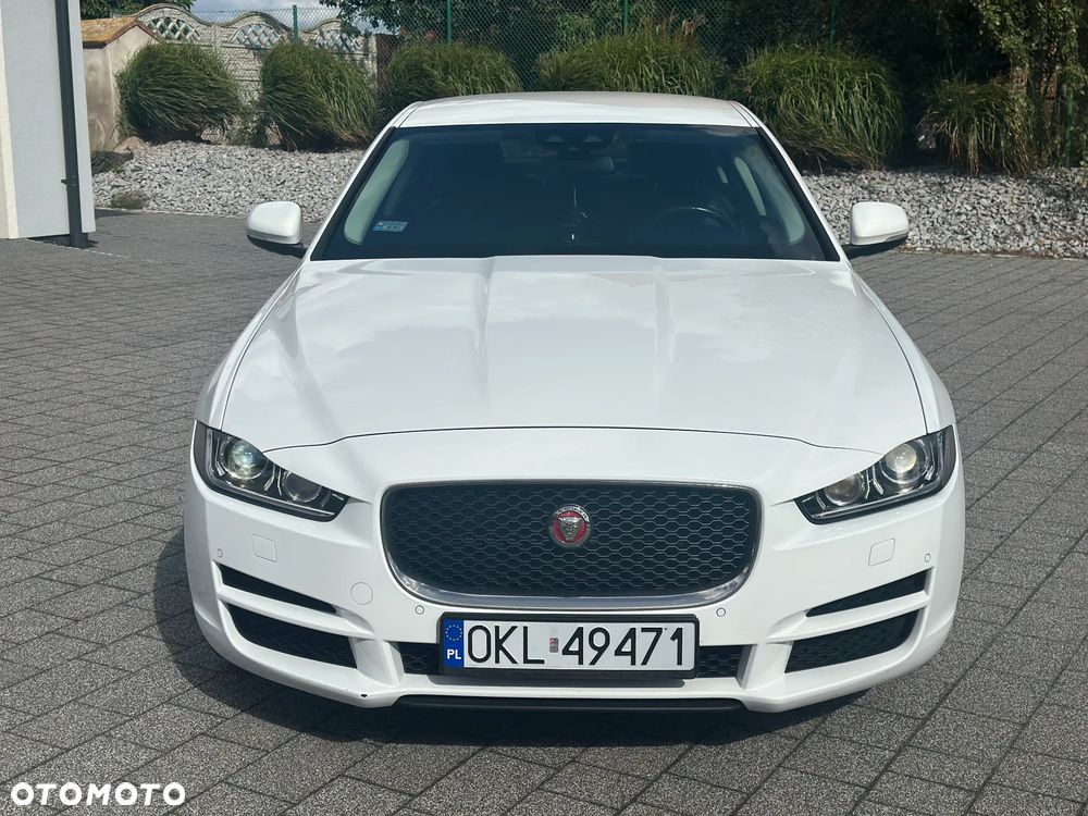 Jaguar XE 2.0 D Prestige - 7