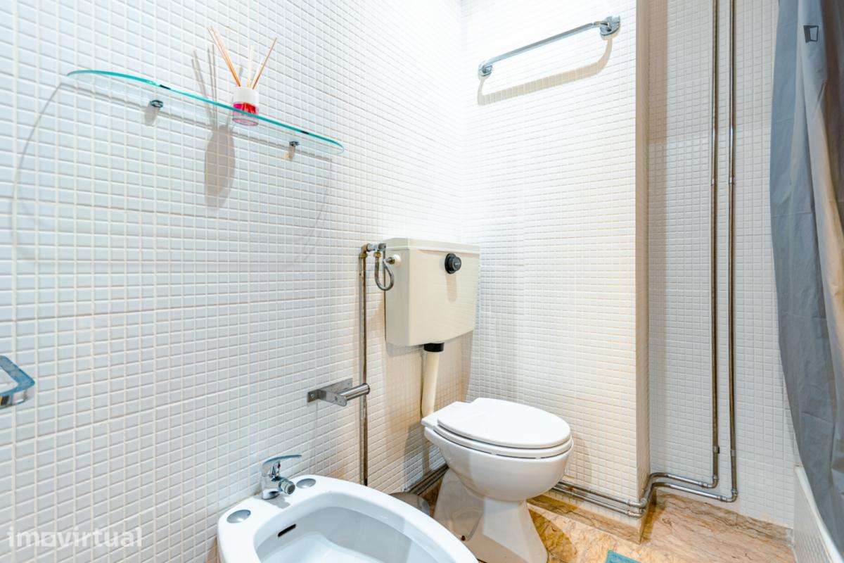 Quarto - localizado em Ramalde Porto - Grande imagem: 3/17