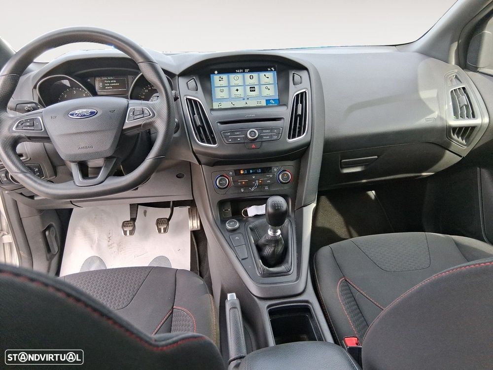 Ford Focus SW 1.5 TDCi EcoBlue ST-Line - 11