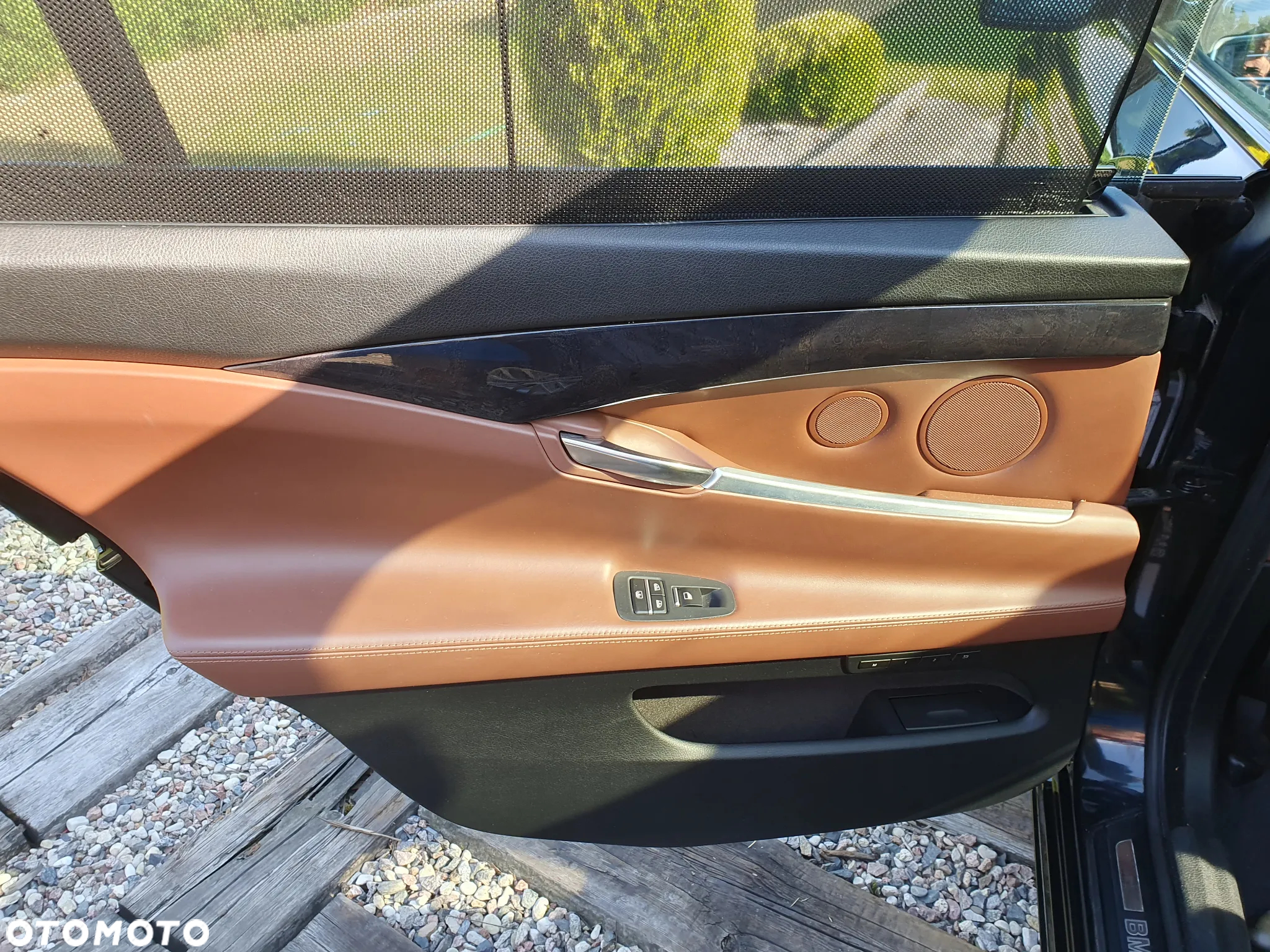 BMW Seria 5 550i - 12