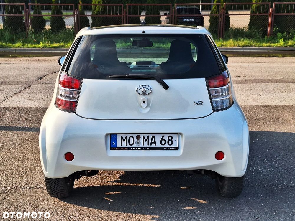 Toyota iQ 1.0 + - 17