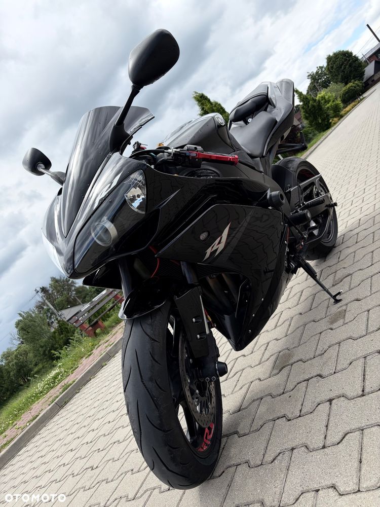 Yamaha R1 - 2