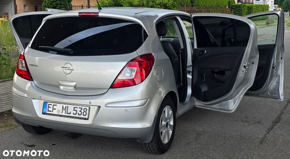 Opel Corsa 1.4 16V Cosmo - 15