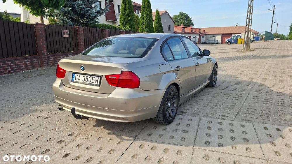 BMW Seria 3 2009 photo 2