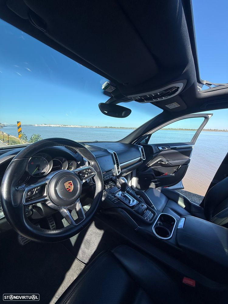 Porsche Cayenne - 27