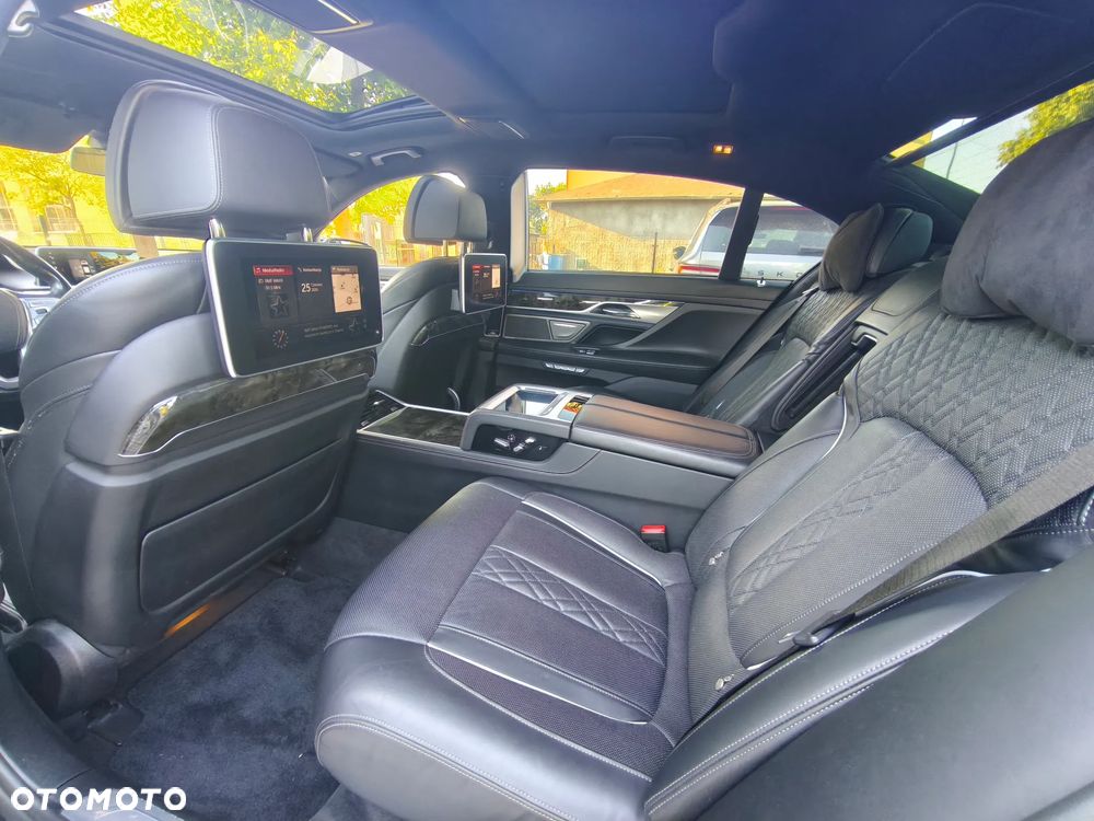 BMW Seria 7 750Li xDrive - 17