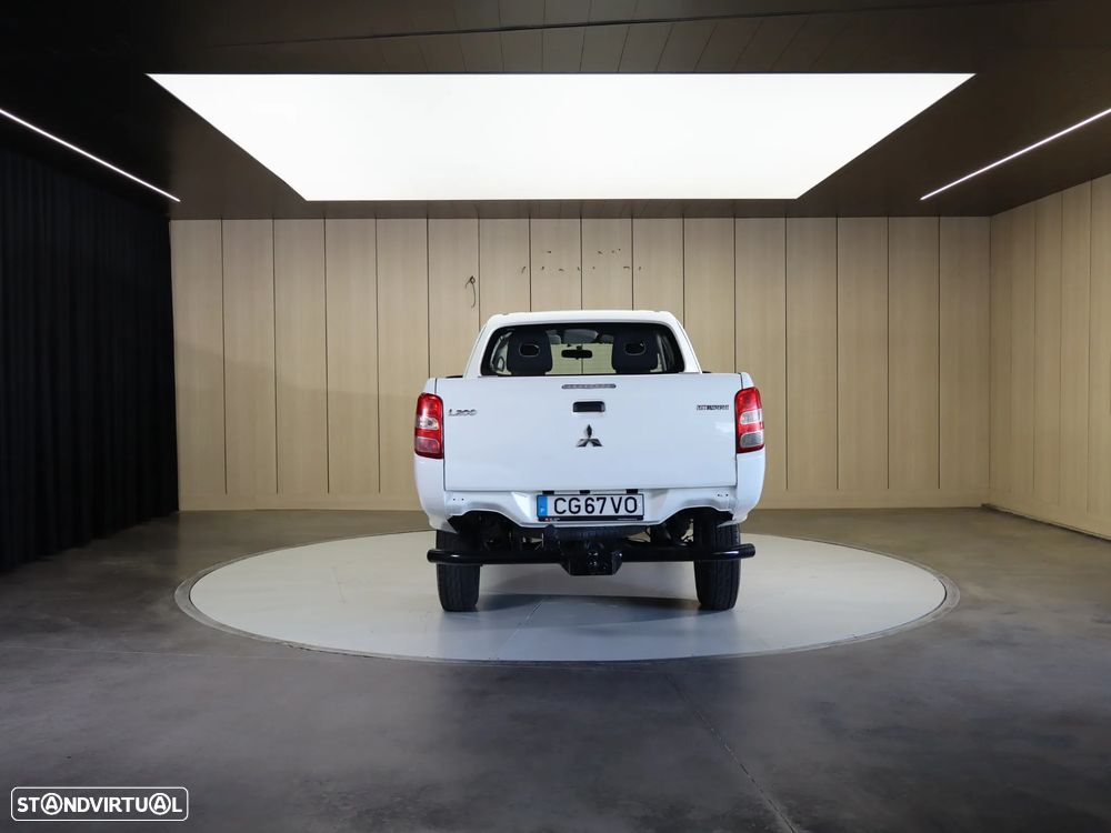 Mitsubishi L200 2.4 DI-D Club Invite 4WD - 5