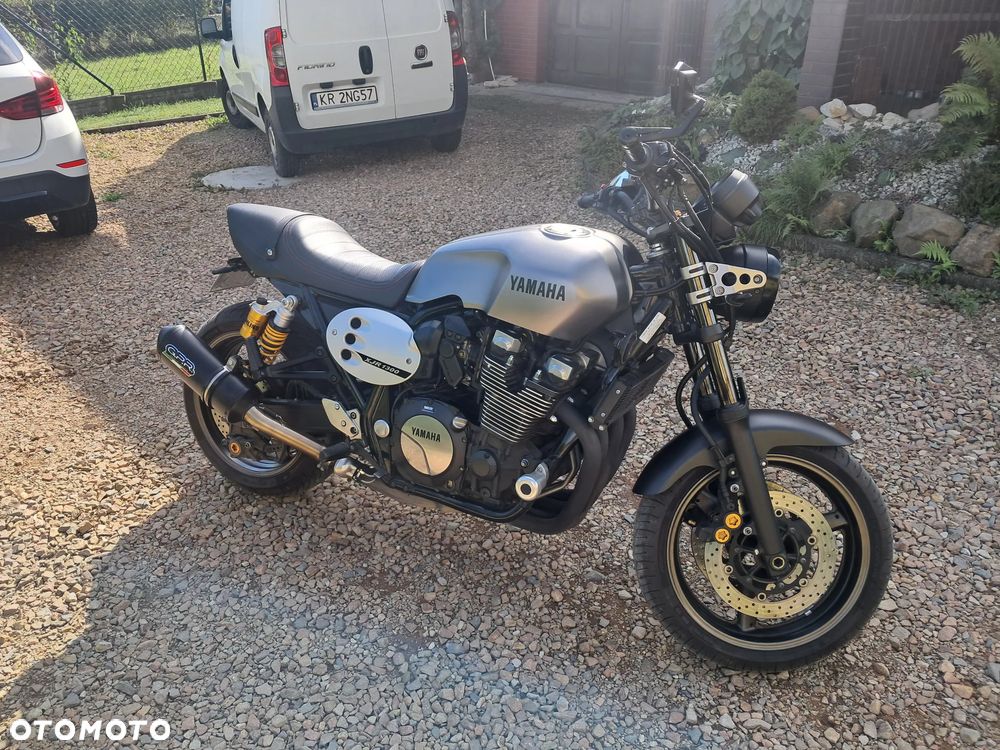 Yamaha XJR - 3