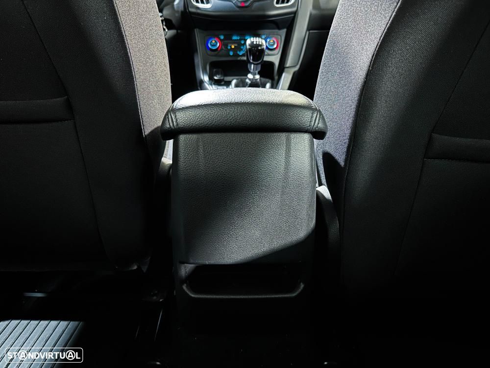 Ford Focus 1.6 TDCi Titanium — fotografia 24