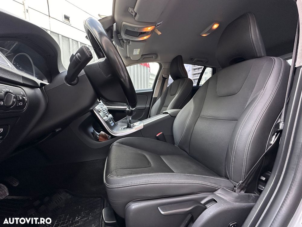 Volvo V60 D3 Momentum - 4