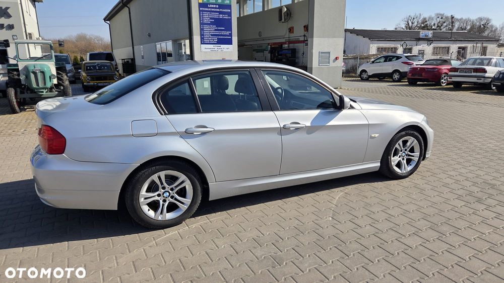 BMW Seria 3 318i Edition Exclusive - 6