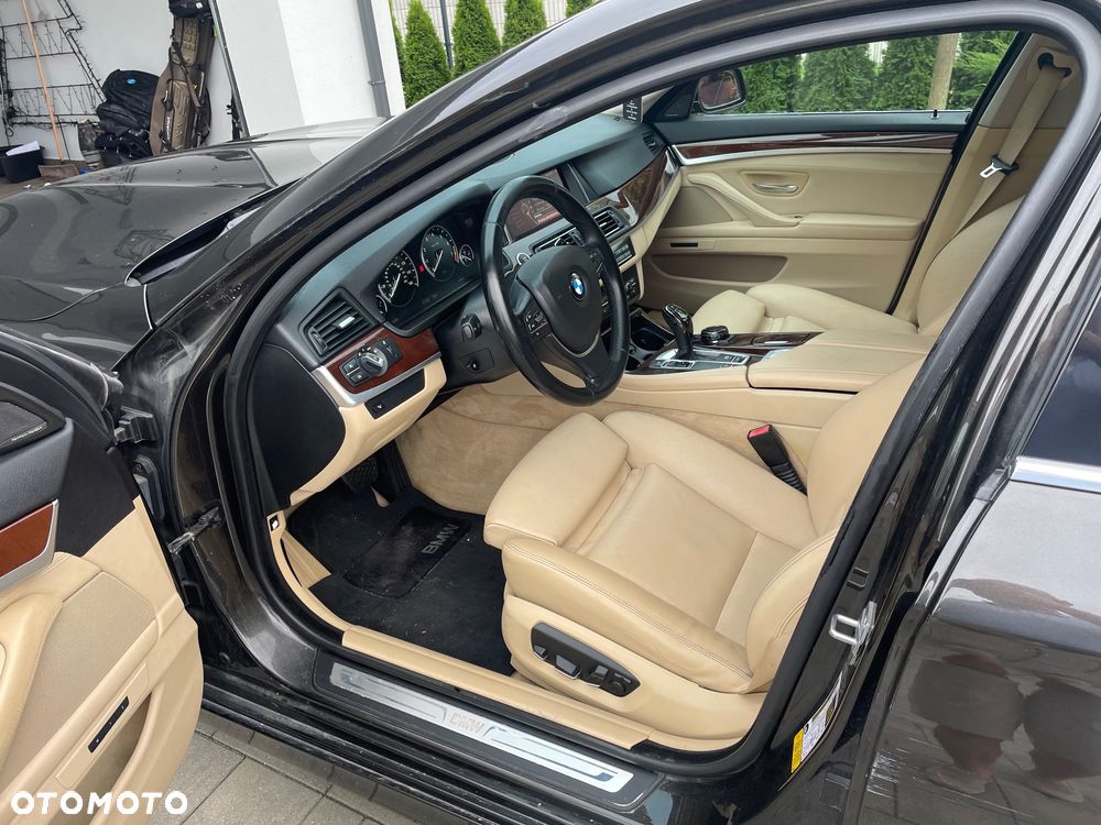 BMW Seria 5 550i - 7