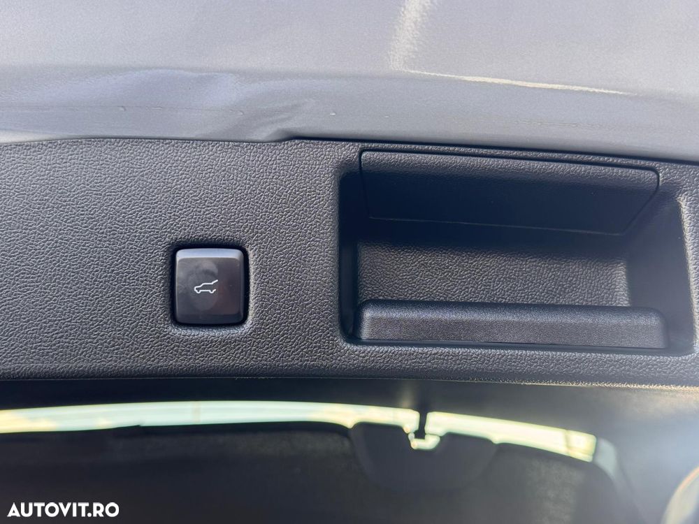 Ford Kuga 2.5 Duratec FHEV AWD Vignale - 10