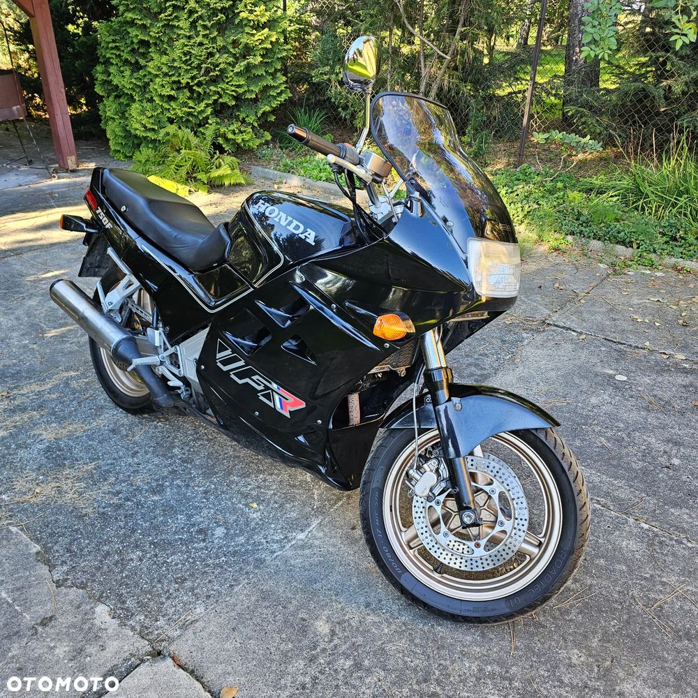 Honda VFR - 1