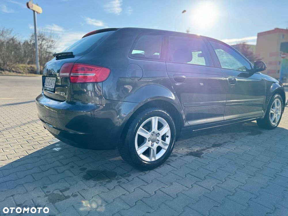 Audi A3 Sportback 1.6 TDI DPF Ambiente - 4