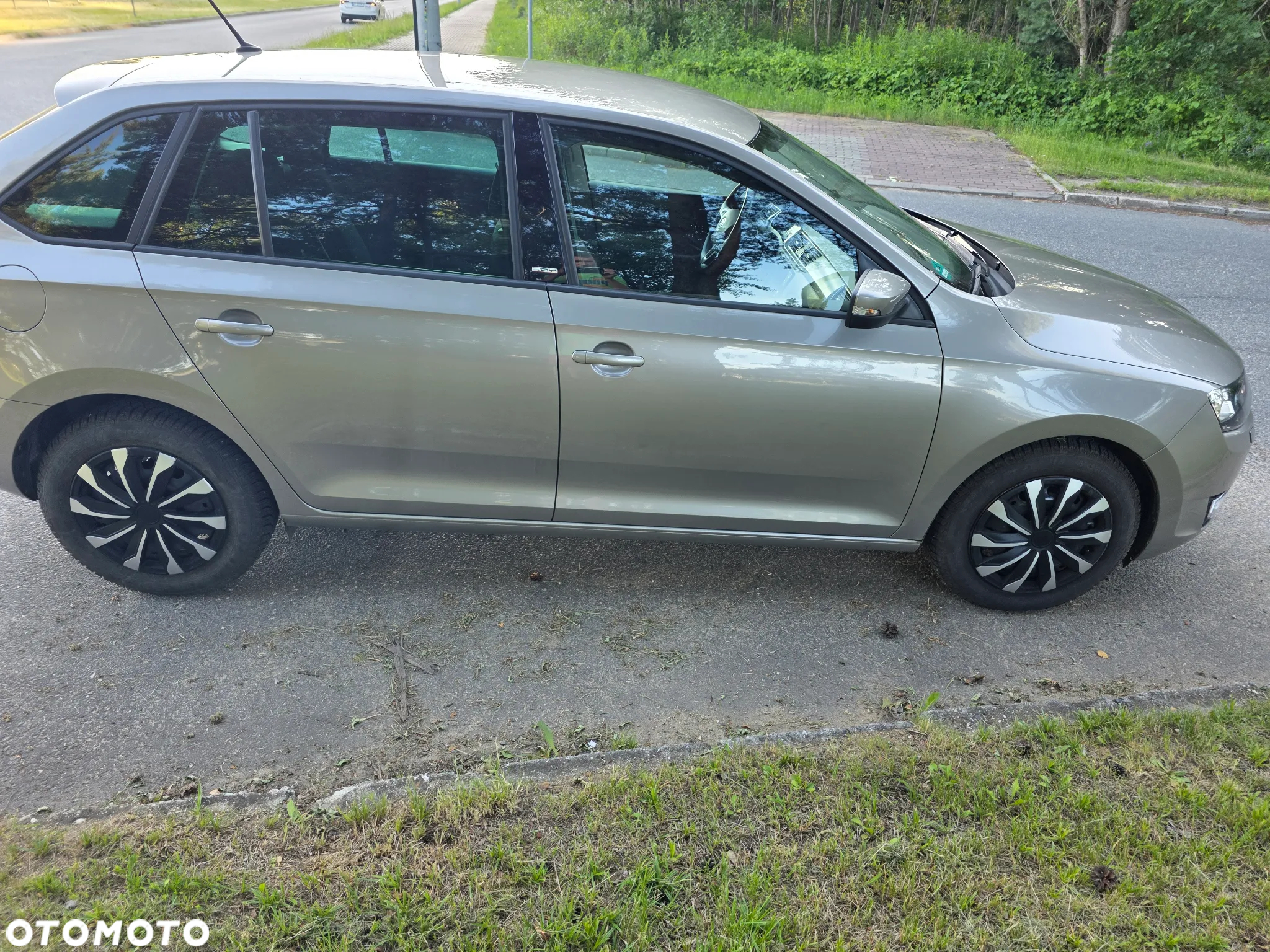 Skoda RAPID Spaceback 1.2 TSI (Green tec) Joy - 13