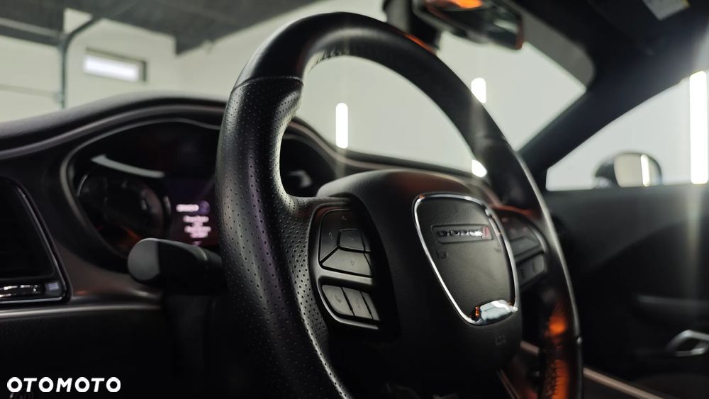 Dodge Challenger - 24