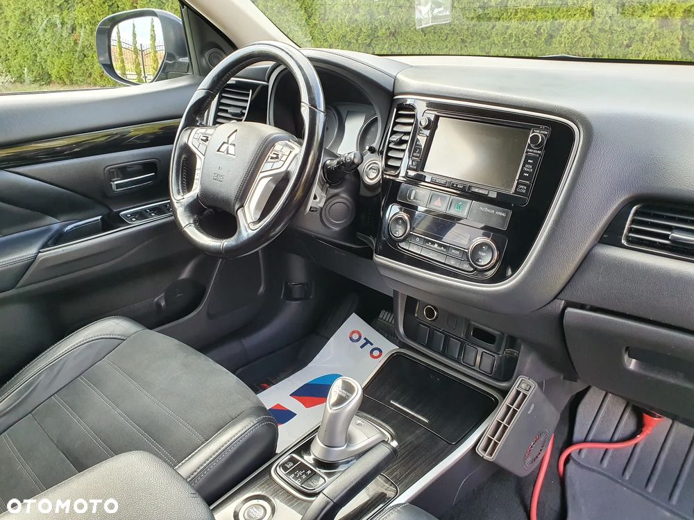 Mitsubishi Outlander Instyle NAVI - 17