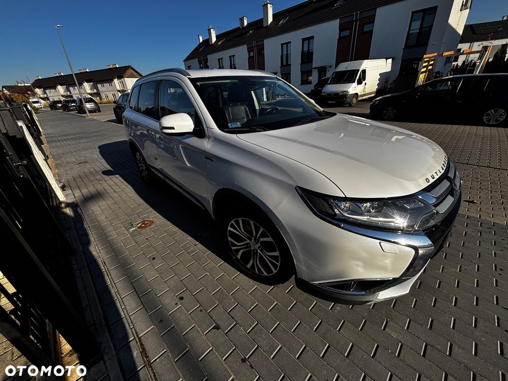 Mitsubishi Outlander 2.0 Intense + Navi 4WD CVT - 9