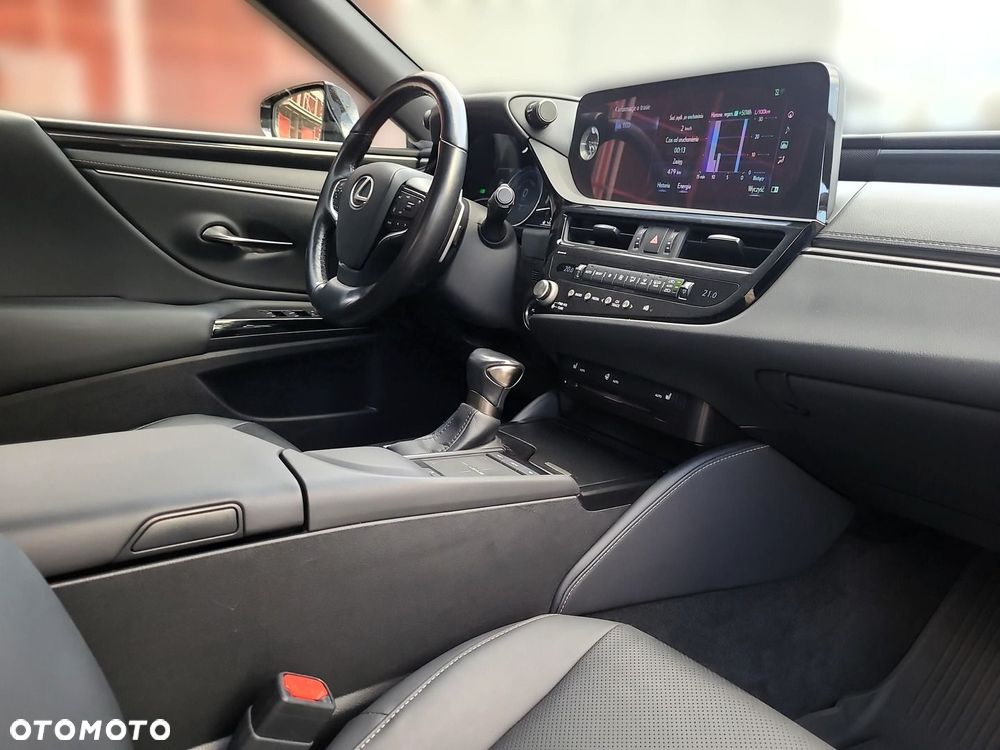 Lexus ES 300h Business Edition - 24
