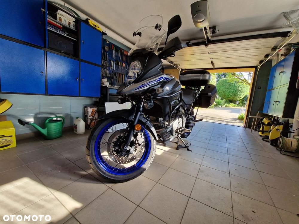 Suzuki V-STROM - 10