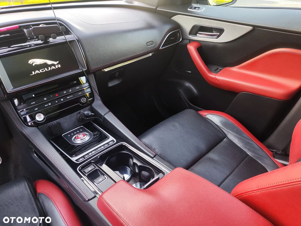 Jaguar F-Pace S AWD - 15