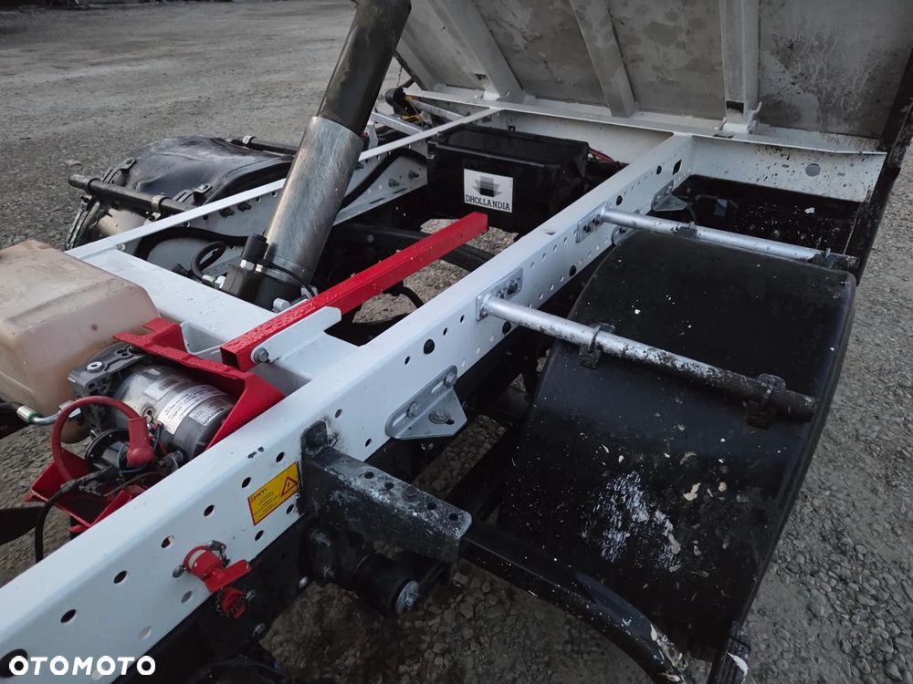 Renault Maxity Cabstar - 13