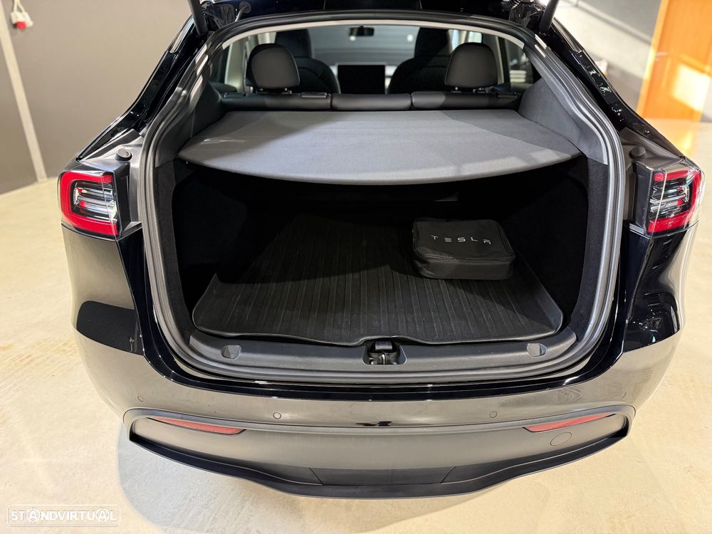 Tesla Model Y Performance Dual Motor AWD - 12