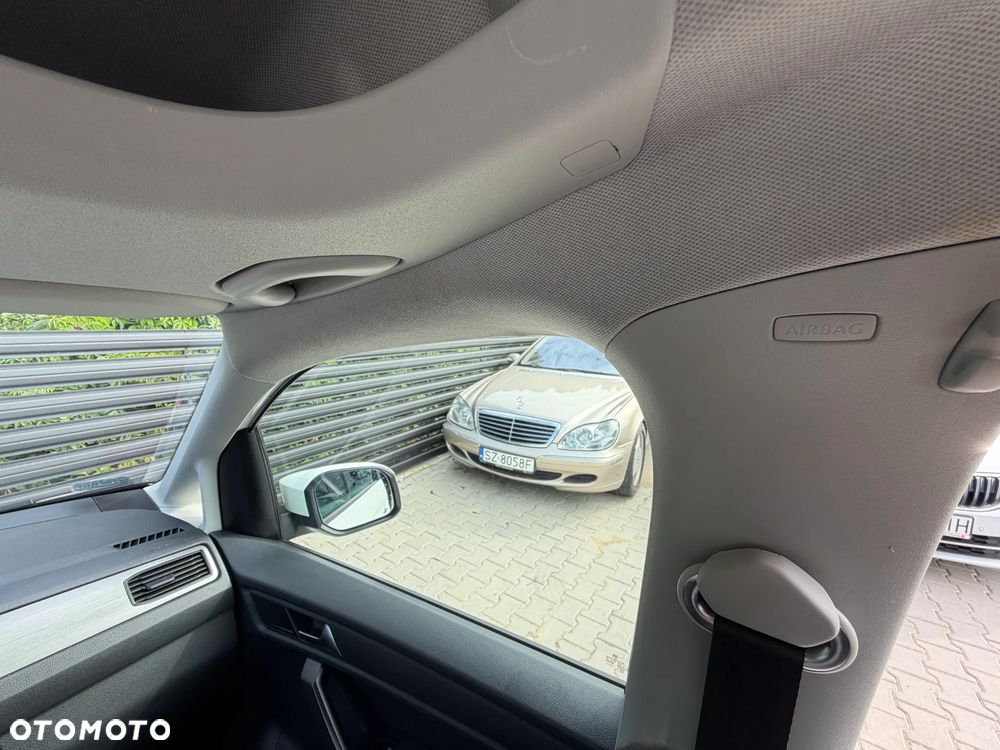 Volkswagen CADDY MAXI ORYGINAŁ KOMBI VAN MINIBUS 5 Osobowy 2x Boczne drzwi + tylne 2 skrzydłowe, Mocny 2.0TDI DFSD Euro6, Alarm, Czujniki cofania, Servotronic, Awaryjne ham.. ANB, Spec. wyciszenie, Bezwypadkowy pełen serwis ZADBANY ! Podwójne resory tylnej osi - WZMOCNIONE ZAWIESZENIE KOŁA 16' ! MODEL 2020 - 32