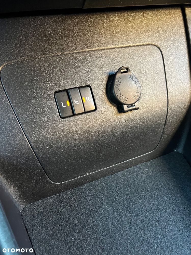 Toyota Prius (Hybrid) Executive - 36