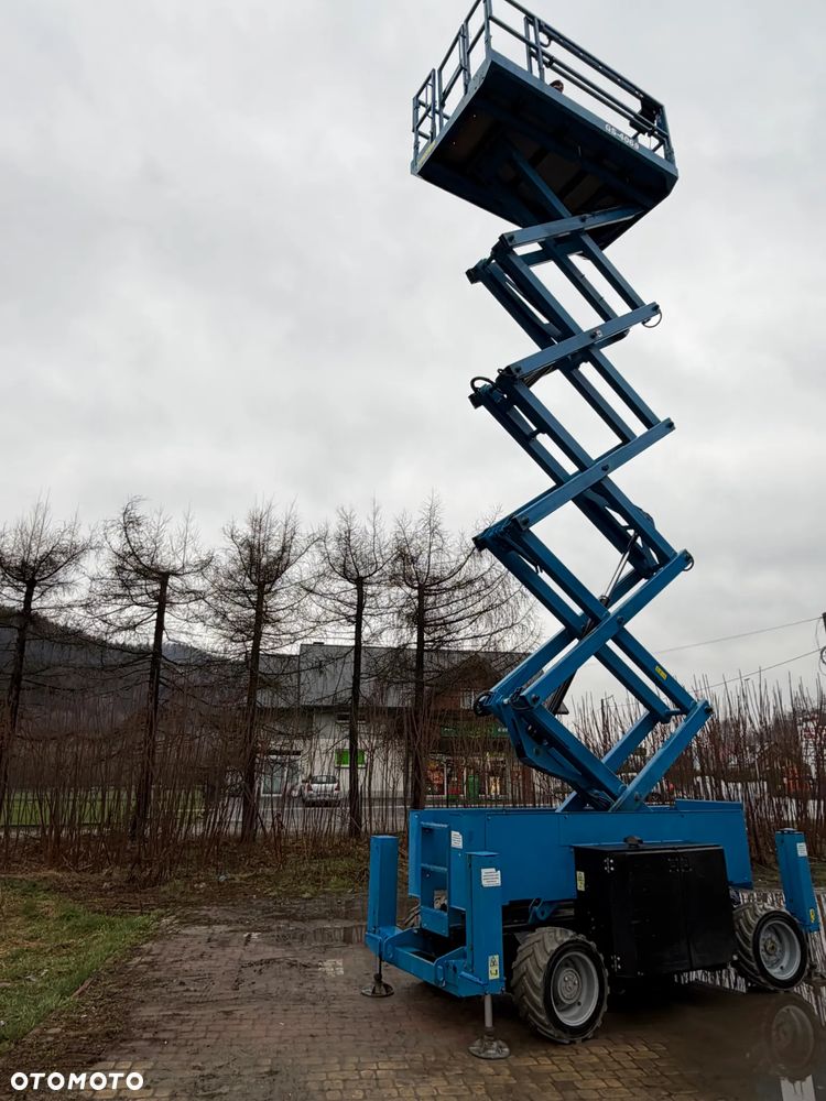 Genie Zwyżka Terenowa GS-4069RT Podnośnik Nożycowy Dźwig 14,5 metra jak Nowa z salonu! 1300 mtg. 2016 rok, Fabryczna przetwornica! 2x Gniazdo 230v góra dół. Pochodzi z Norweskiego urzędu Komuny. Zadbana! 4x4 Silnik Kubota. Zero Luzów i wycieków. Aktualne Serwisy DEKRA BMWT. Wysuwany Balkon. Sterowana z dołu i góry. Okazja Tanio !! Dokumentacja! Bez DPF, adBLUE - 33