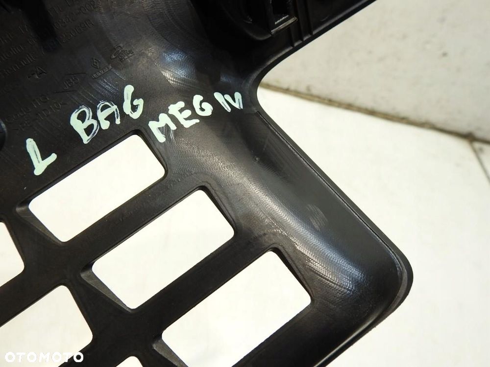 MOCOWANIE PÓŁKI BAGAŻNIKA LEWE RENAULT MEGANE IV 799125069R - 2