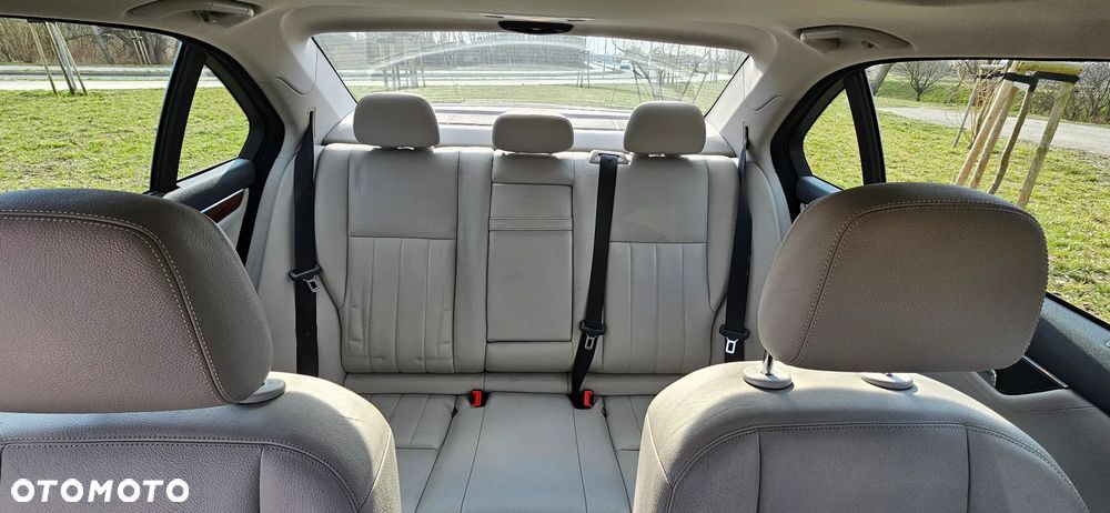 Mercedes-Benz Klasa C 350 CGI 7G-TRONIC BlueEFFICIENCY Avantgarde - 15