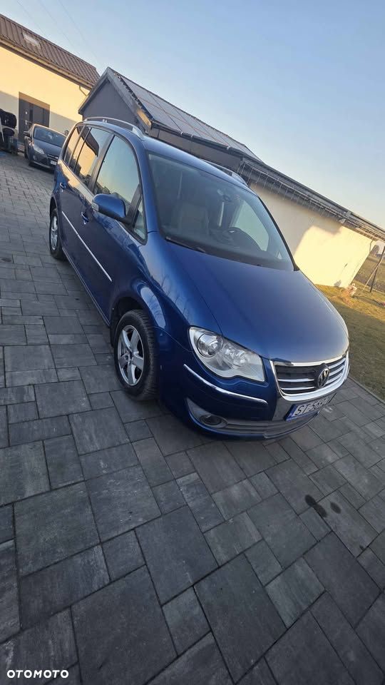 Volkswagen Touran - 1