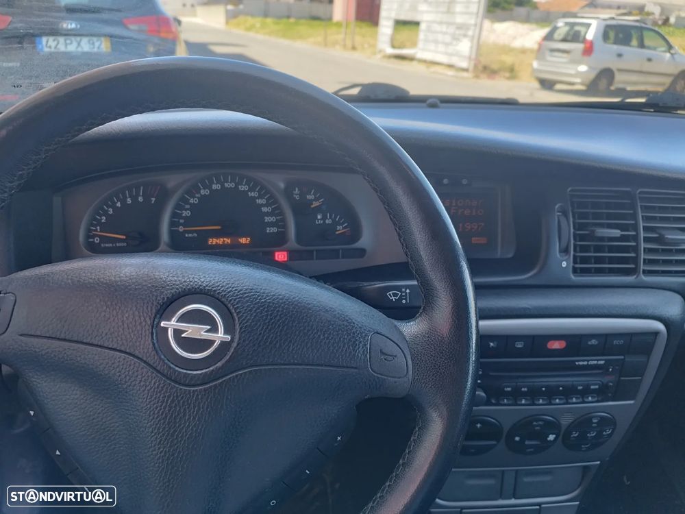 Opel Vectra Caravan 1.6 100 - 8