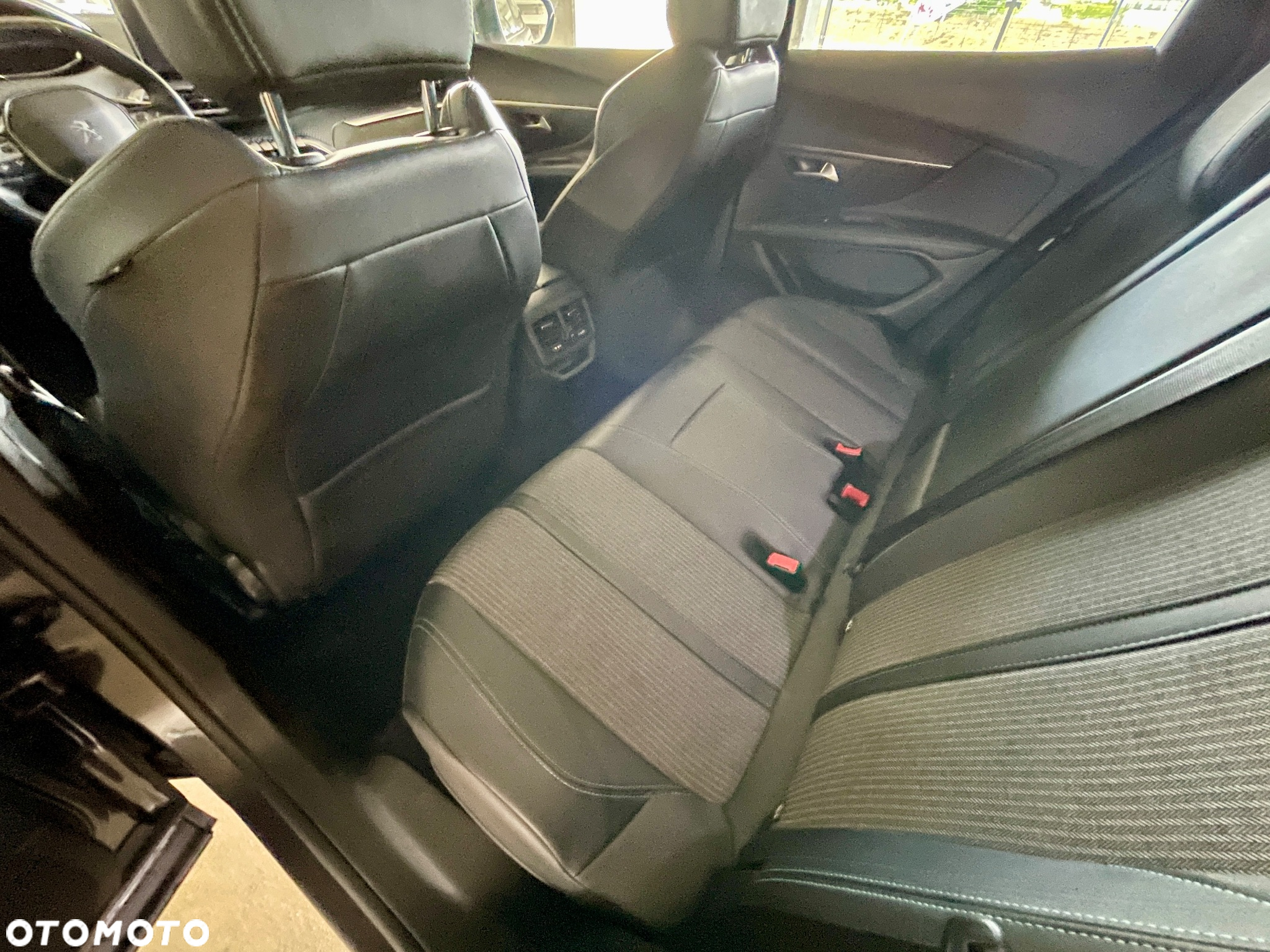 Peugeot 3008 Hybrid 225 e-EAT8 Allure - 23