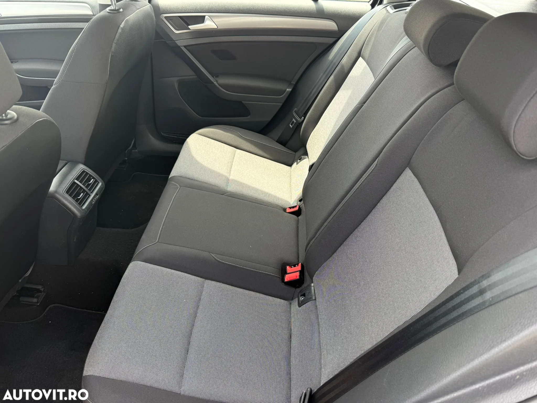 Volkswagen Golf 1.6 TDI BlueMotion Technology Comfortline - 8